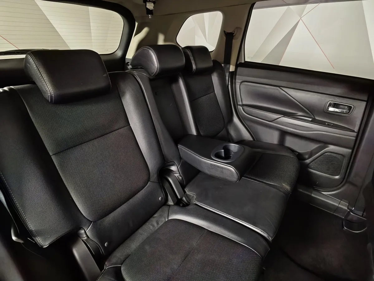 Mitsubishi Outlander 2.0 MIVEC CVT 4WD (146 л.с.) Intense Plus Серебристый в АВИЛОН. Слайд №17
