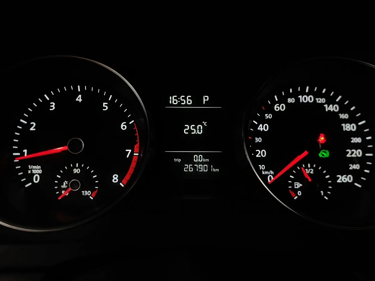 Volkswagen Jetta 1.6 MPI AT (105 л.с.) Trendline Серебристый в АВИЛОН. Слайд №17