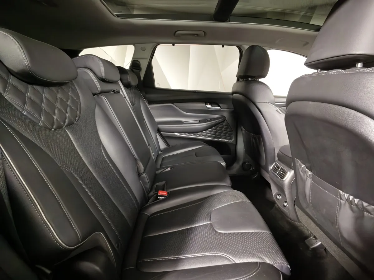 Hyundai Santa Fe 3.5 AWD 8AT (249 л.с.) High-Tech Черный в АВИЛОН. Слайд №16