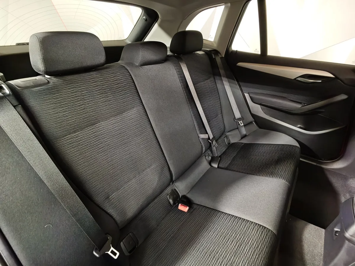 BMW X1 sDrive18i AT (150 л.с.) Базовая. Локальная сборка Оранжевый в АВИЛОН. Слайд №14