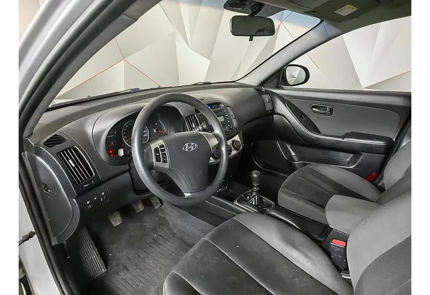 Hyundai Elantra 1.6 MT (122 л.с.) Серебристый в АВИЛОН. Слайд №19