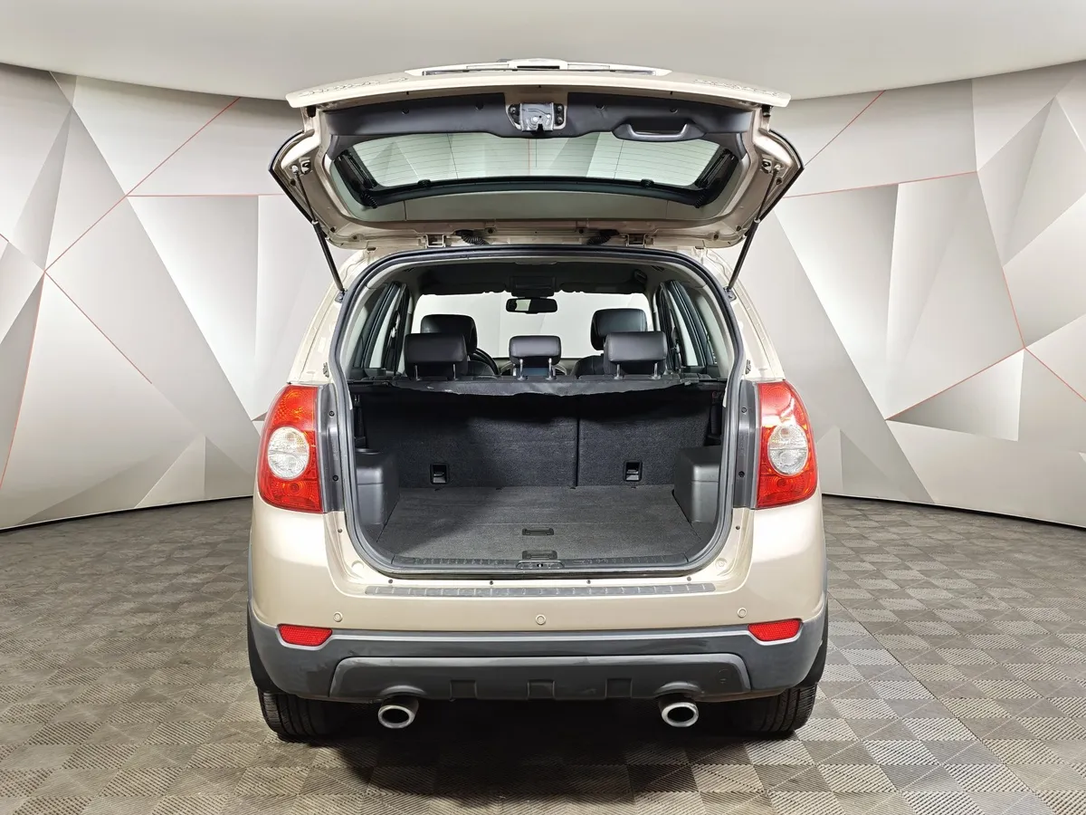 Chevrolet Captiva 2.4 AT (5 мест) (167 л.с.) LT Серебристый в АВИЛОН. Слайд №12