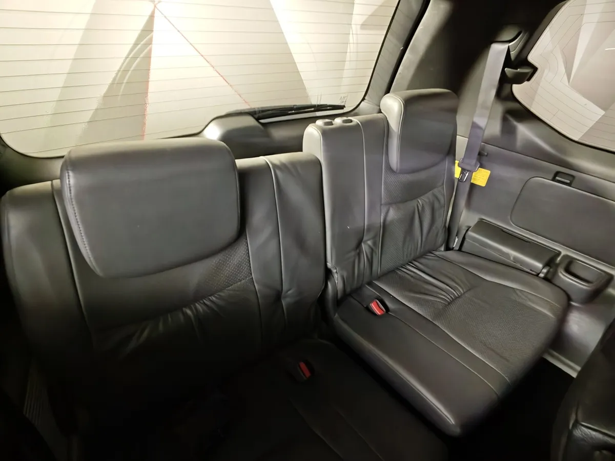 Toyota Land Cruiser Prado 4.0 AT (249 л.с.) Черный в АВИЛОН. Слайд №20