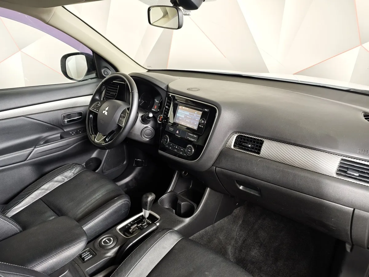 Mitsubishi Outlander 2.0 CVT 4WD (146 л.с.) Белый в АВИЛОН. Слайд №12