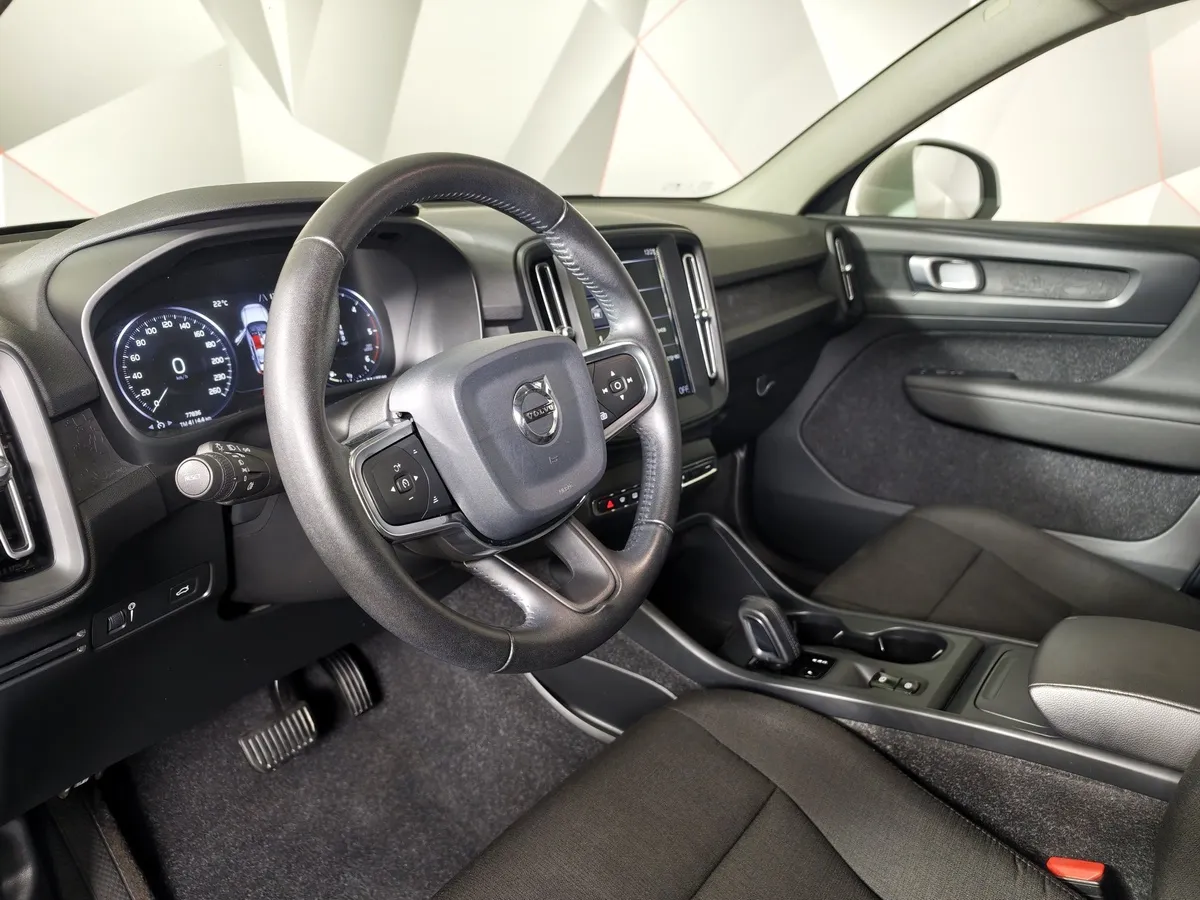 Volvo XC40 2.0 D3 Drive-E AT AWD (150 л.с.) Momentum Белый в АВИЛОН. Слайд №19