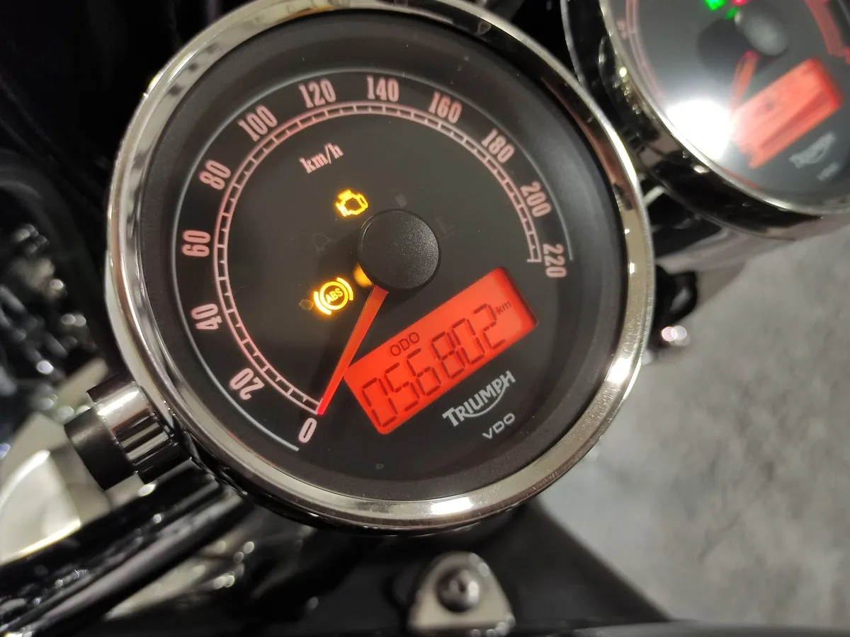 Triumph Rocket III 2294 см³ (148 л.с.) (148) 2294 Черный в АВИЛОН. Слайд №7