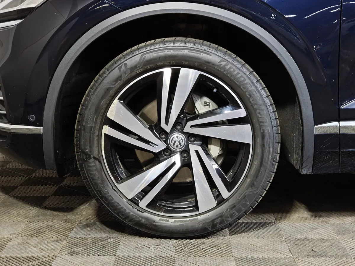 Volkswagen Touareg 2.0 TSI Tiptronic 4Motion (249 л.с.) Business Черный в АВИЛОН. Слайд №9