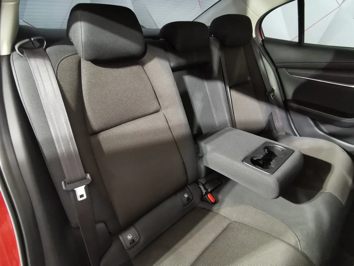 Mazda 3 1.5 AT (120 л.с.) Красный в АВИЛОН. Слайд №16