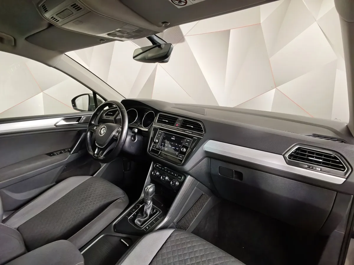 Volkswagen Tiguan 1.4 TSI BlueMotion DSG (150 л.с.) Sport&Style Серебристый в АВИЛОН. Слайд №13