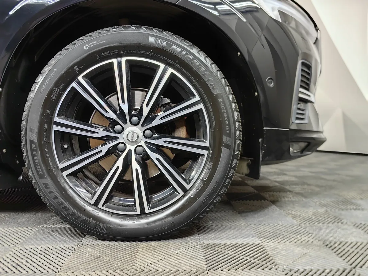 Volvo XC60 2.0 T5 AT AWD (249 л.с.) Inscription Черный в АВИЛОН. Слайд №9