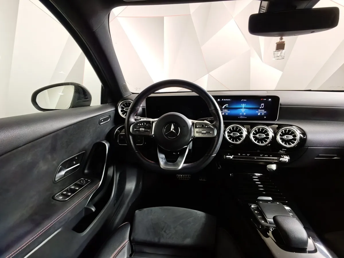 Mercedes-Benz A-Класс A 200 7G-DCT (150 л.с.) Sport Черный в АВИЛОН. Слайд №19