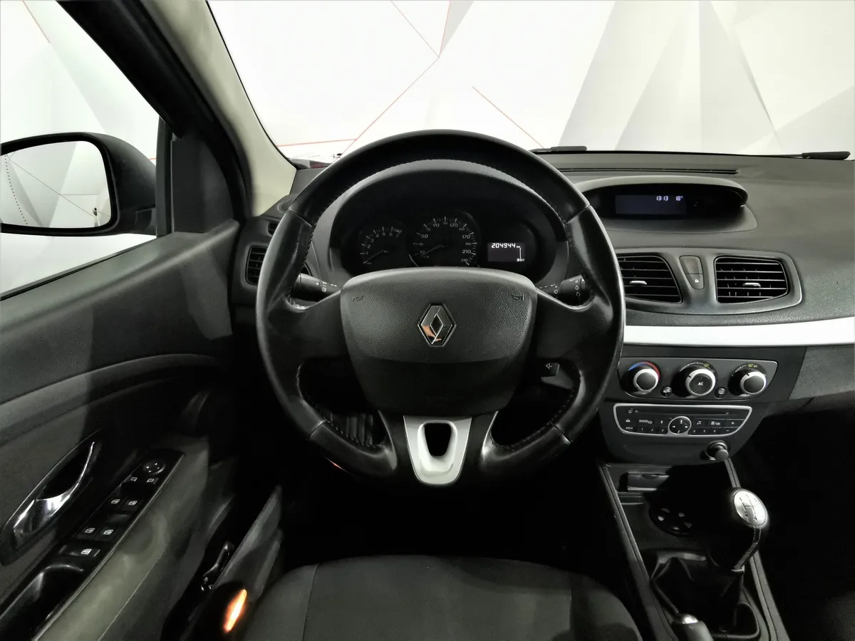 Renault Megane 1.6 MT (106 л.с.) Красный в АВИЛОН. Слайд №18