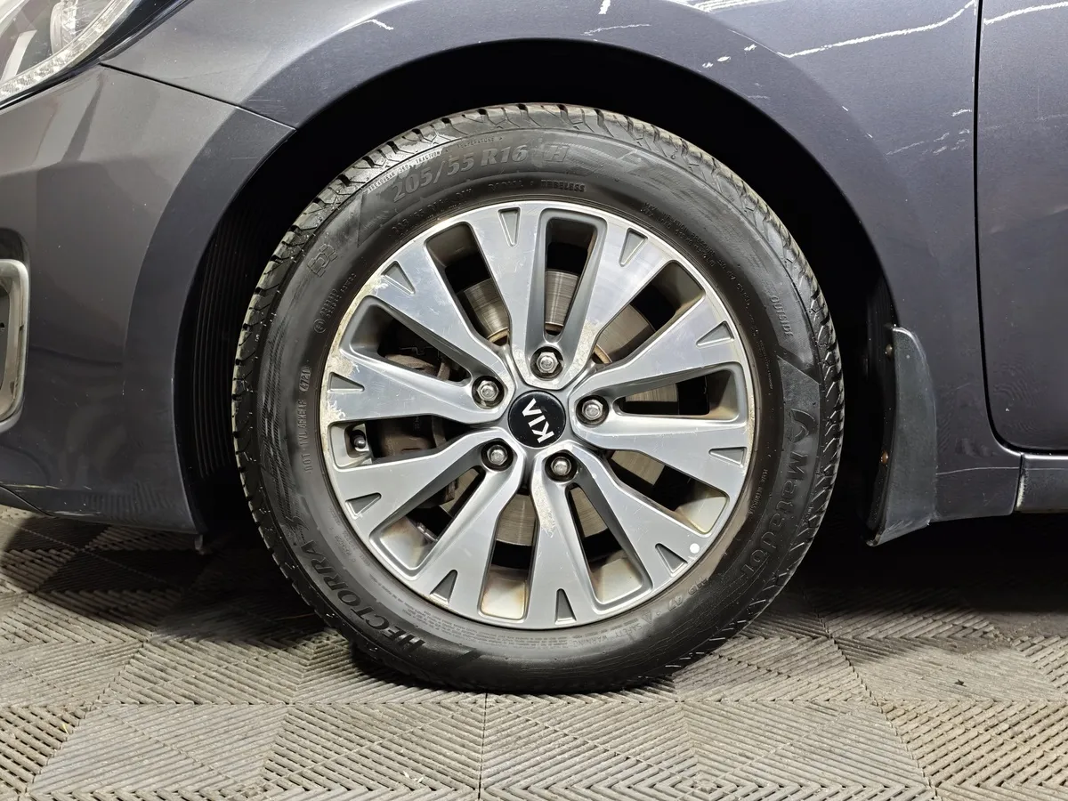 Kia Ceed 1.6 AT (130 л.с.) Luxe Серый в АВИЛОН. Слайд №9