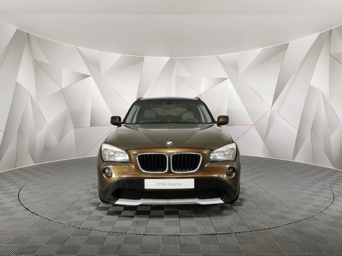 BMW X1 sDrive18i AT (150 л.с.) Коричневый в АВИЛОН. Слайд №3