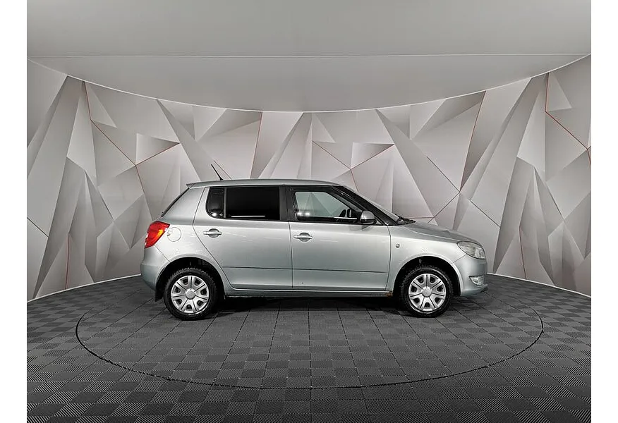 Skoda Fabia 1.4 MT (125 л.с.) Зеленый в АВИЛОН. Слайд №6