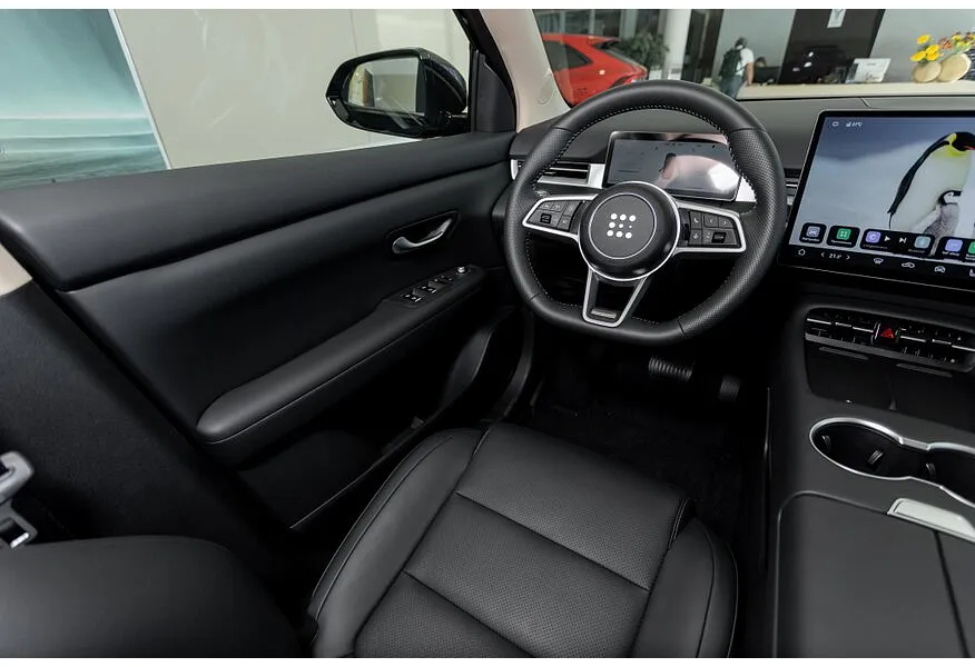 EVOLUTE i-SPACE 1.5 CVT (218 л.с.) (7 мест) Черный в АВИЛОН. Слайд №11