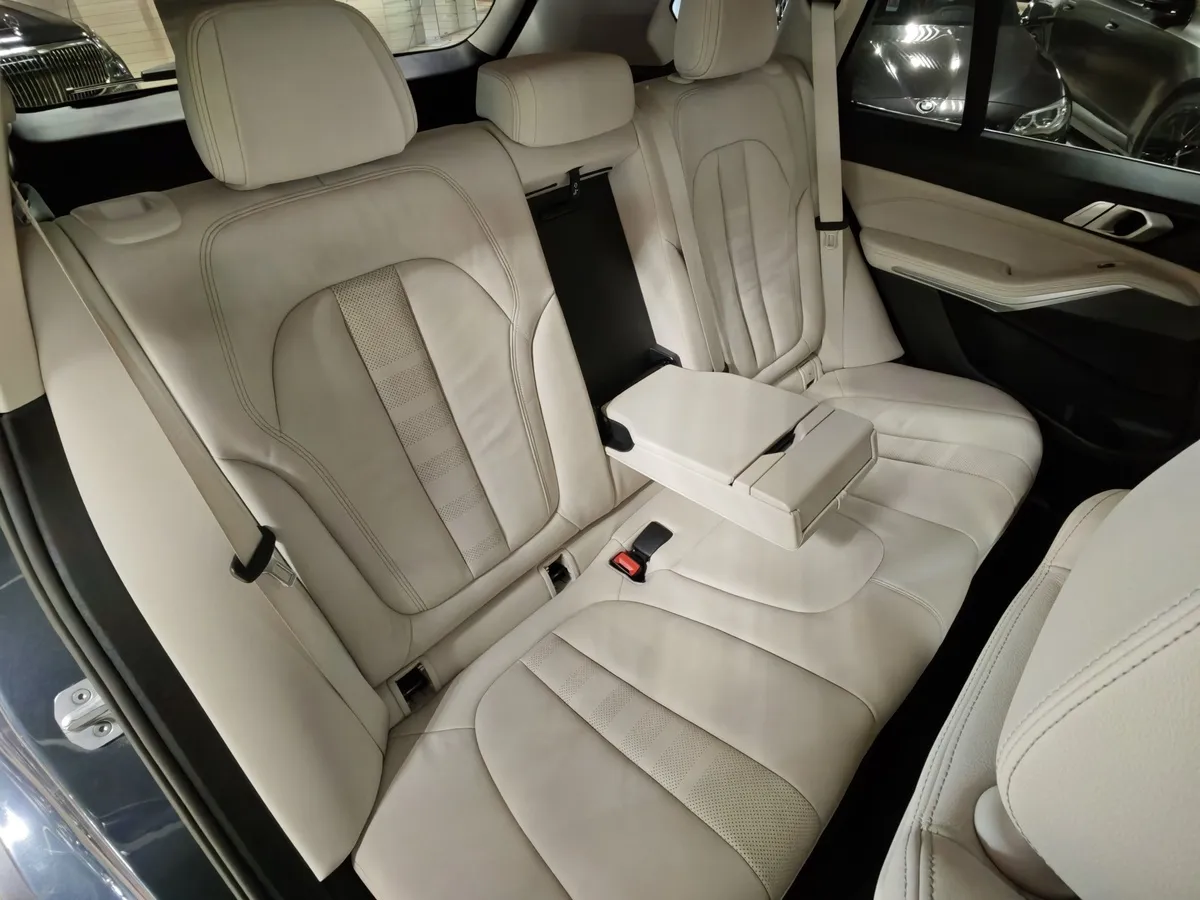 BMW X5 xDrive30d Steptronic (249 л.с.) Business Plus Серый в АВИЛОН. Слайд №13