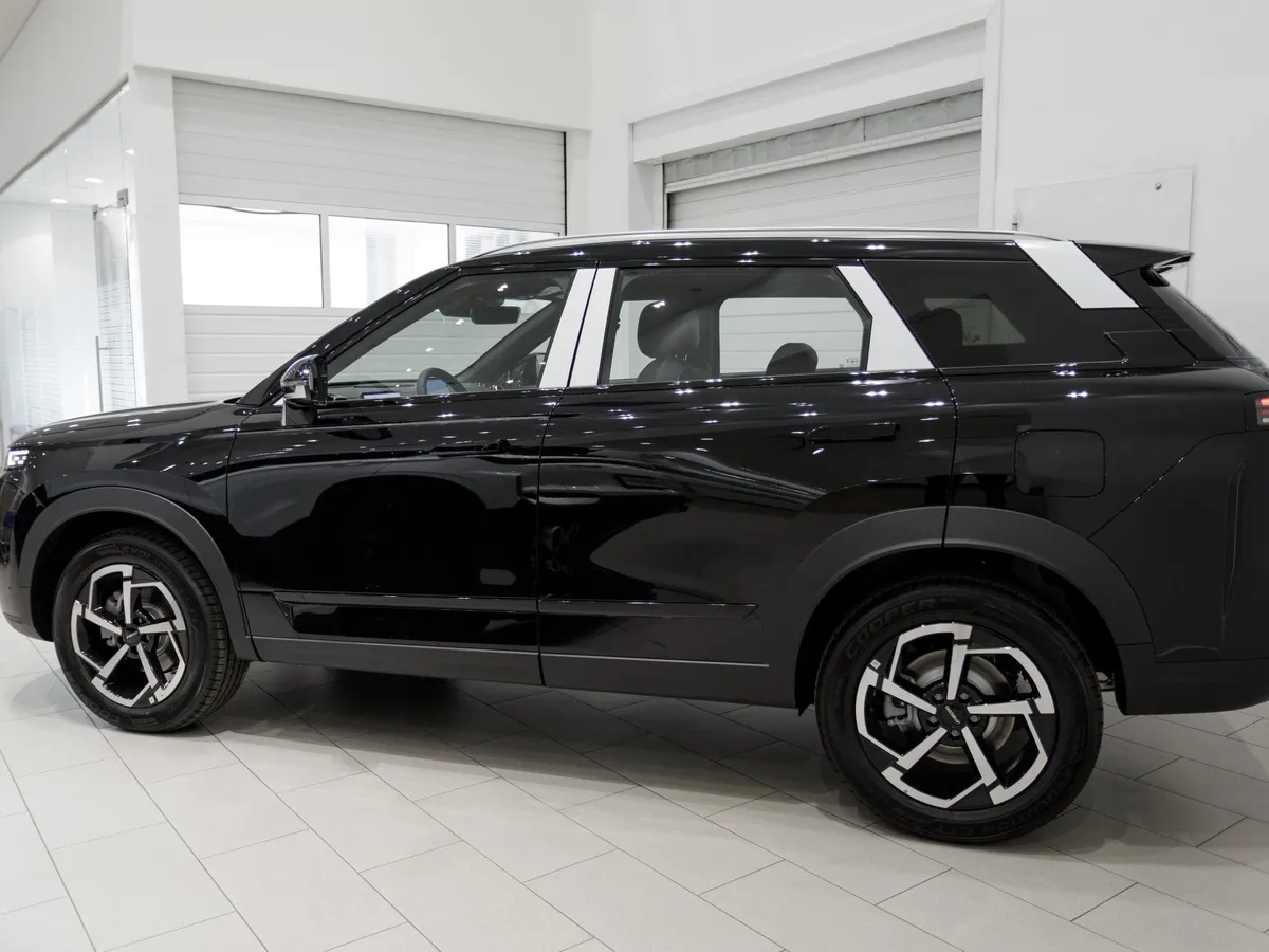 JAECOO J7 1.6T DCT 2WD (150 л.с.) Актив Черный в АВИЛОН. Слайд №3