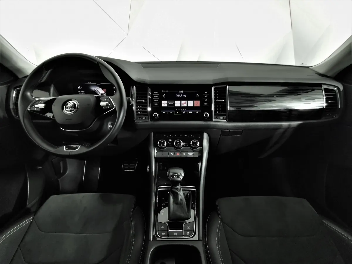 Skoda Kodiaq 2.0 TSI DSG 4X4 (180 л.с.) Белый в АВИЛОН. Слайд №13