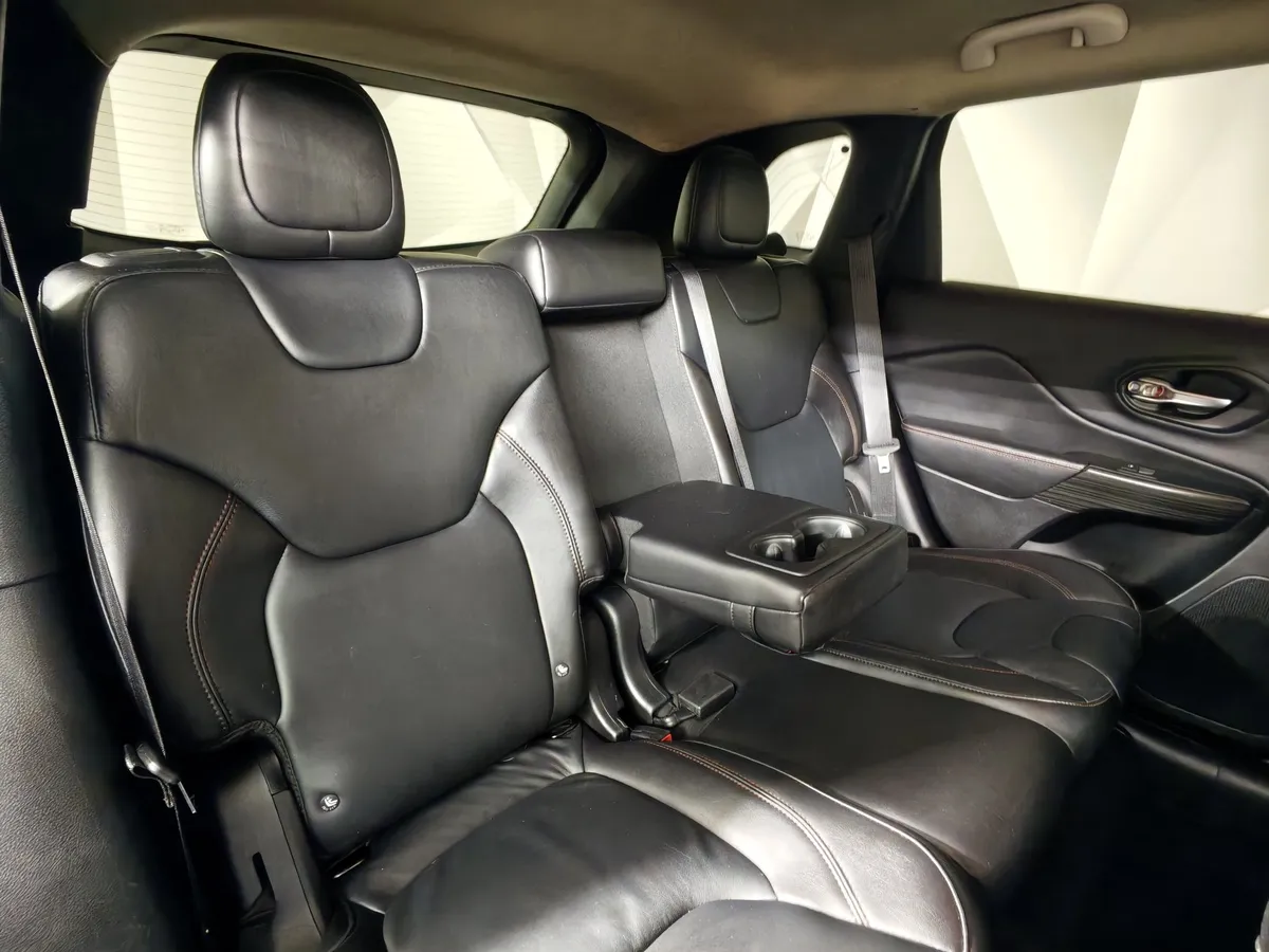 Jeep Cherokee 2.4 Tigershark Multiair AT AWD (177 л.с.) Sport Зеленый в АВИЛОН. Слайд №16