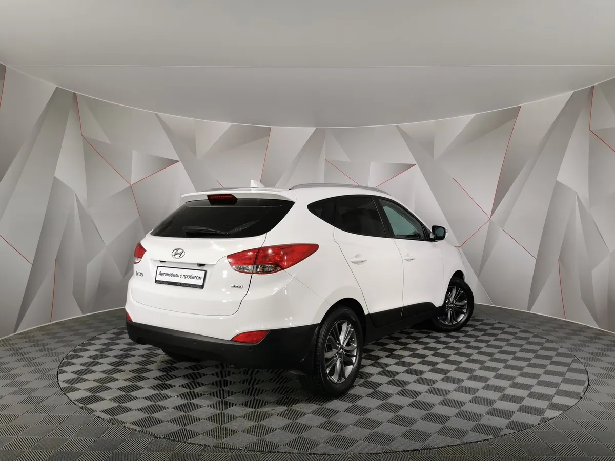 Hyundai ix35 2.0 AT 4WD (150 л.с.) Travel Белый в АВИЛОН. Слайд №2