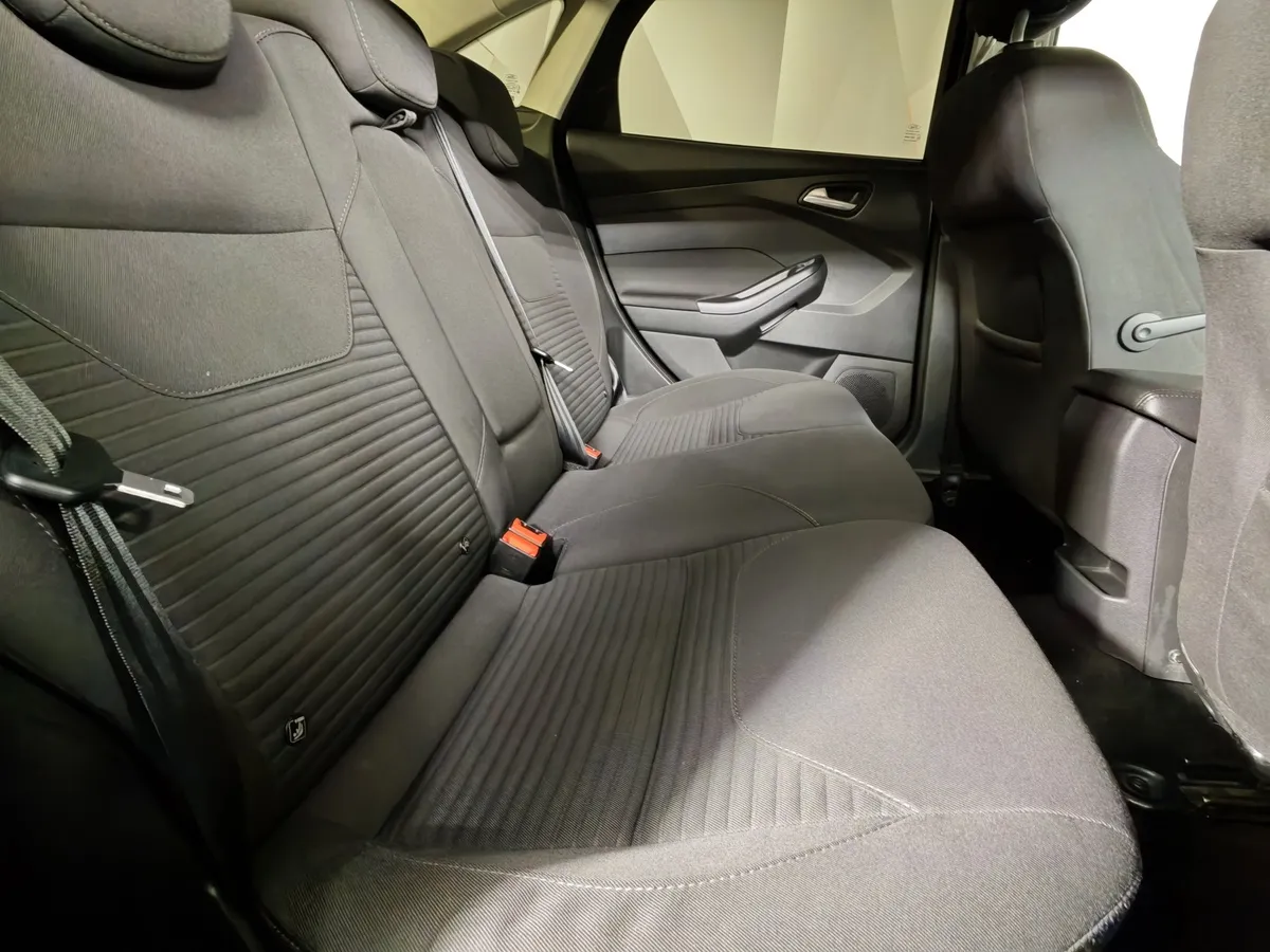 Ford Focus 1.5 EcoBoost AT (150 л.с.) Titanium Черный в АВИЛОН. Слайд №15