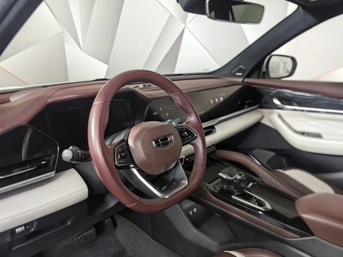 Geely Monjaro 2.0T 8AT 4WD (238 л.с.) Flagship Белый в АВИЛОН. Слайд №19