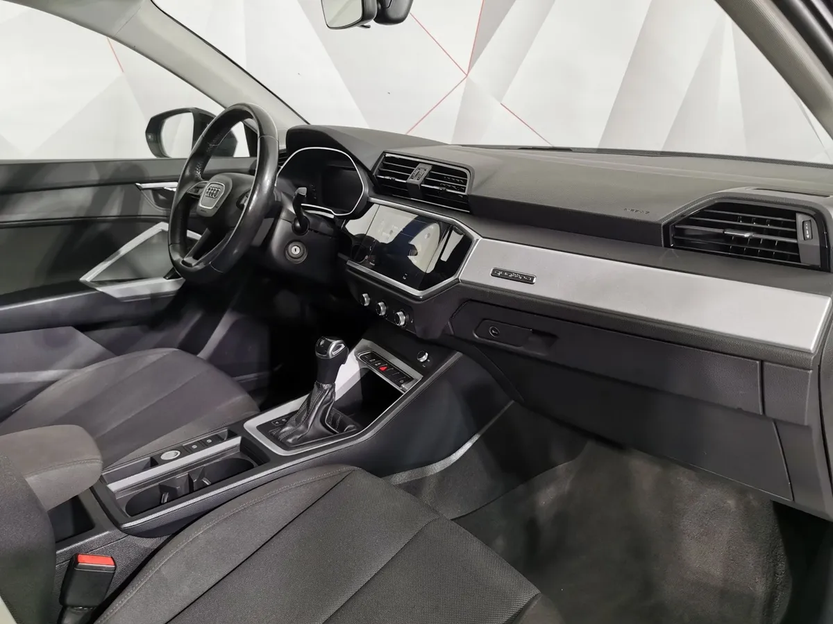 Audi Q3 2.0 TFSI S-tronic quattro (180 л.с.) Черный в АВИЛОН. Слайд №9