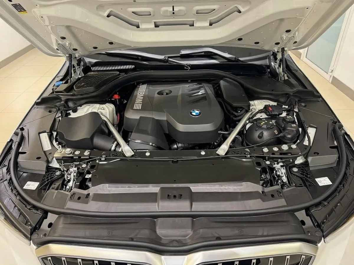 BMW 5 серия 530i xDrive AT (252 л.с.) Белый в АВИЛОН. Слайд №10