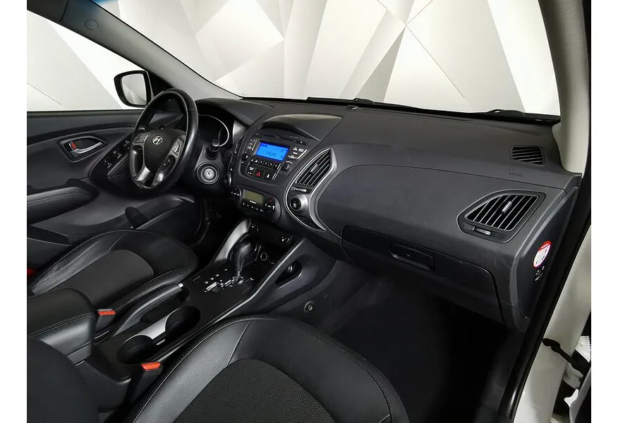Hyundai ix35 2.0 AT (150 л.с.) Travel Белый в АВИЛОН. Слайд №13