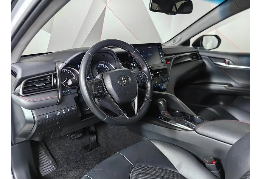 Toyota Camry 2.5 AT (200 л.с.) GR-SPORT Белый в АВИЛОН. Слайд №19