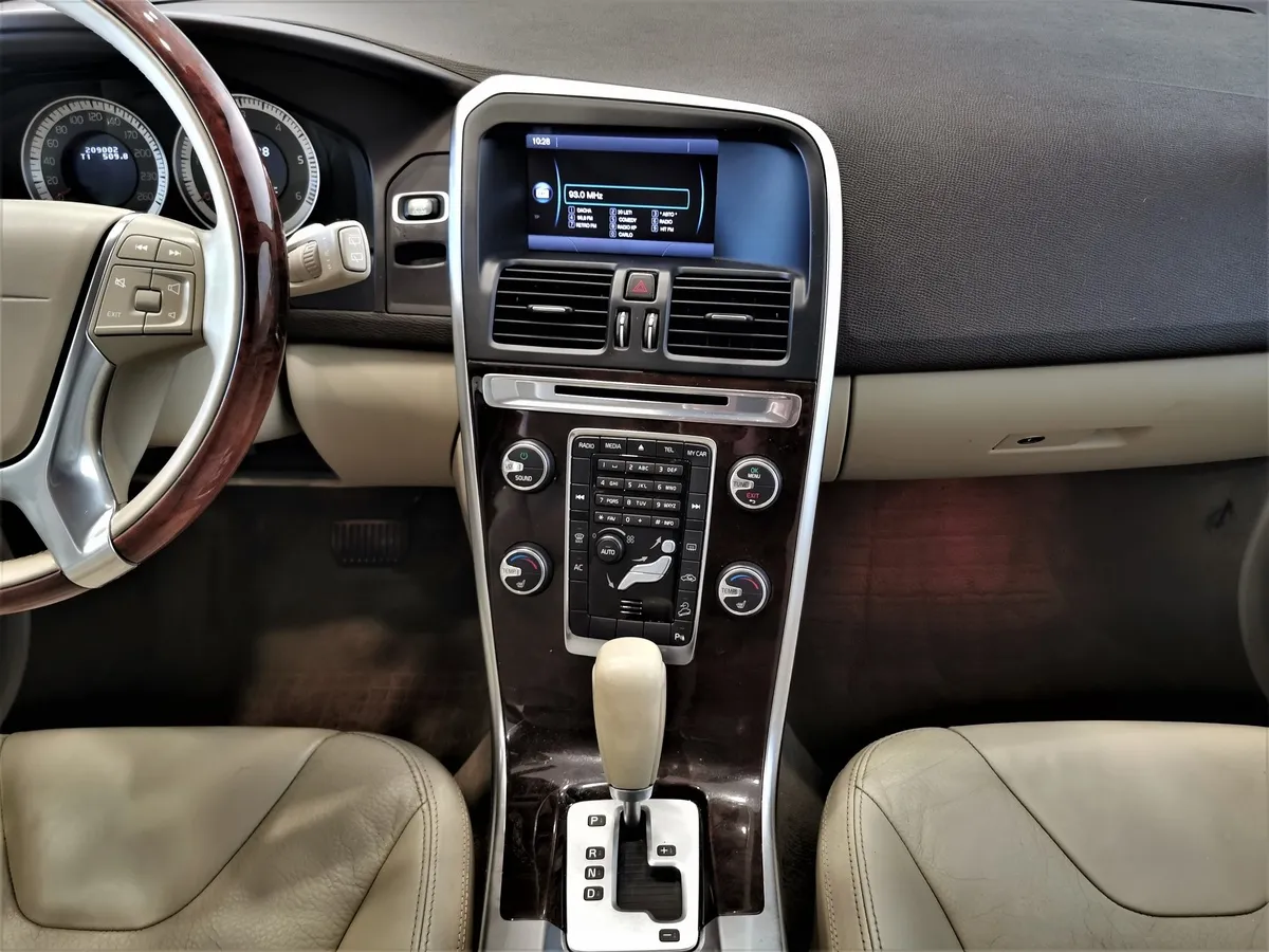 Volvo XC60 2.4 D Geartronic AWD (163 л.с.) Белый в АВИЛОН. Слайд №14