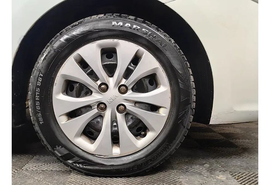 Kia Rio 1.4 MT (100 л.с.) Fleet Белый в АВИЛОН. Слайд №9