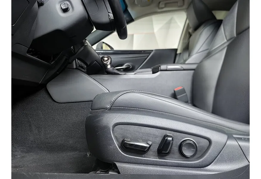 Lexus ES 250 AT (184 л.с.) Серый в АВИЛОН. Слайд №22