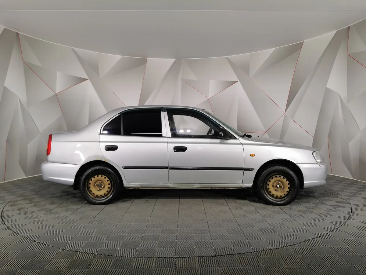 Hyundai Accent 1.5 MT (102 л.с.) Серебристый в АВИЛОН. Слайд №6