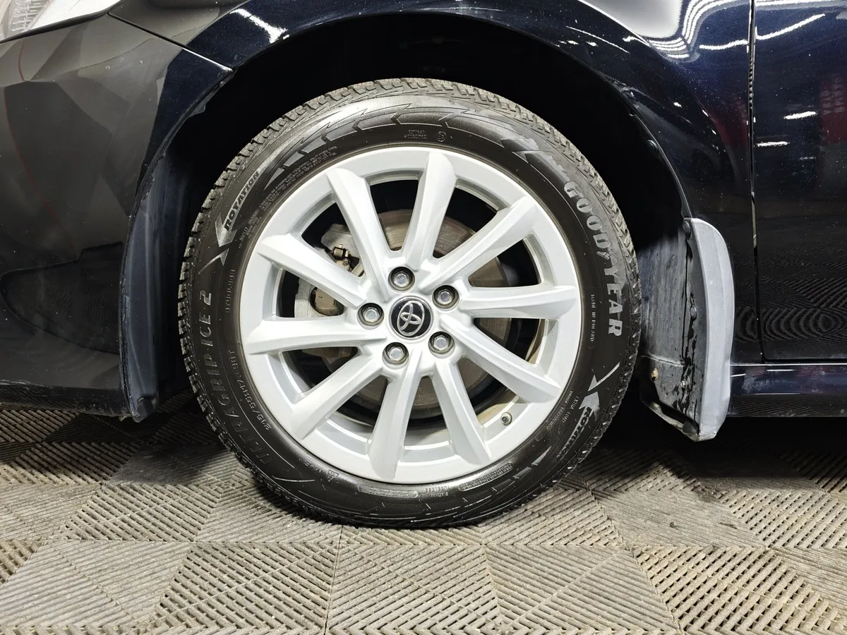 Toyota Camry 2.5 AT (200 л.с.) Черный в АВИЛОН. Слайд №9