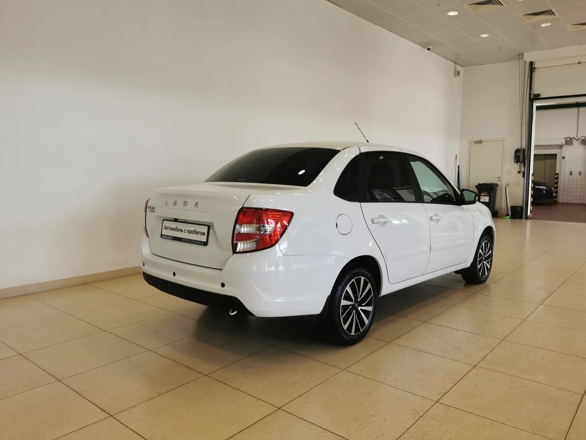 ВАЗ (Lada) Granta 1.6 MT 16 кл (106 л.с.) Белый в АВИЛОН. Слайд №2
