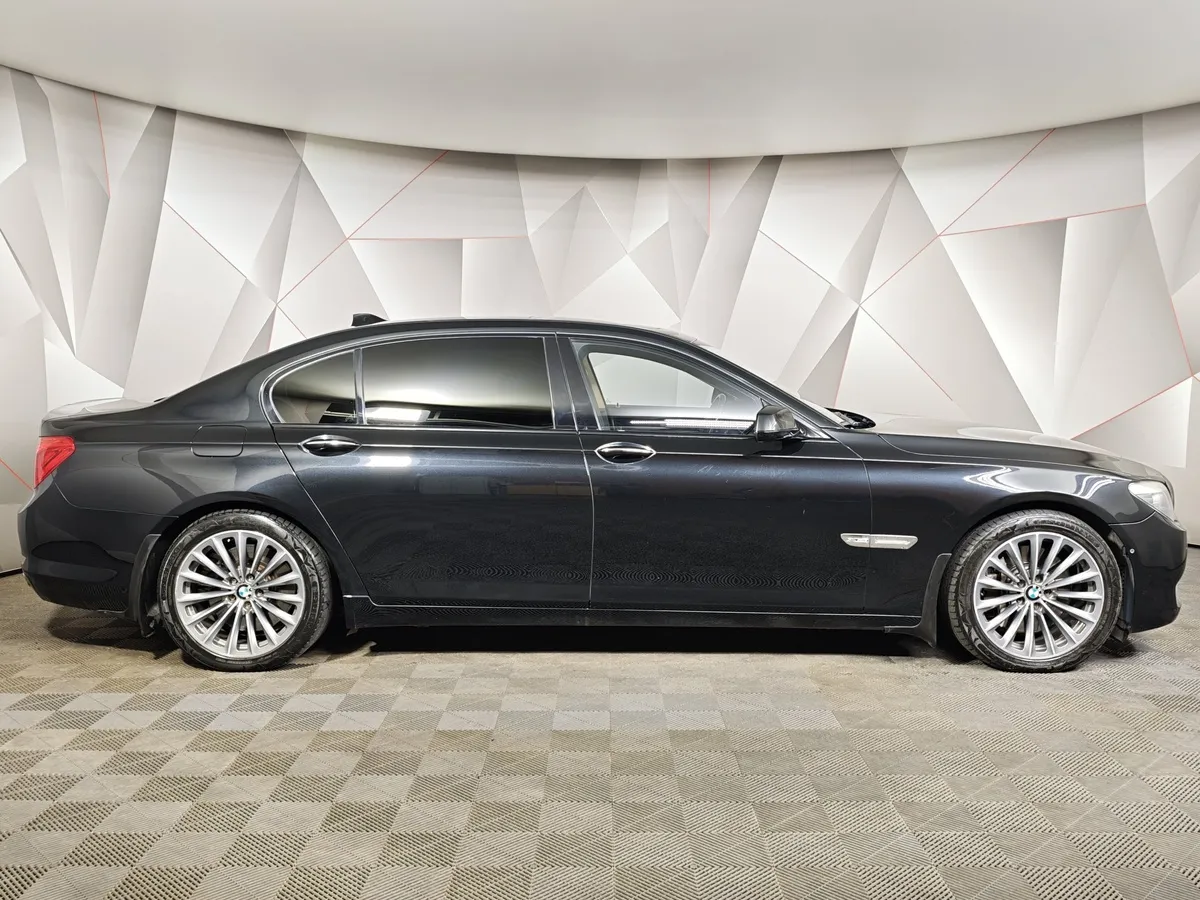 BMW 7 серия 750Li xDrive AT (407 л.с.) Черный в АВИЛОН. Слайд №6