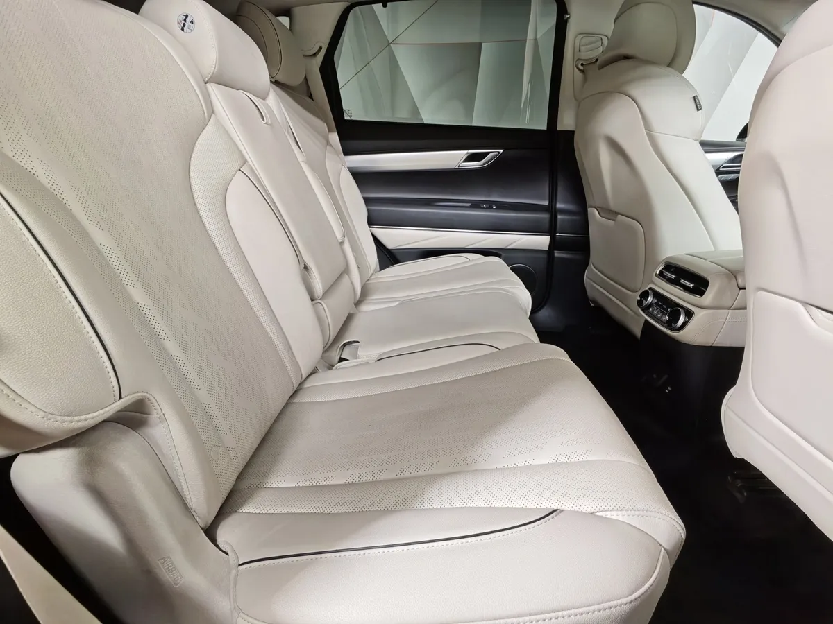 Genesis GV80 2.5 T-GDI 8AT 4WD (249 л.с.) Premium + Comfort Черный в АВИЛОН. Слайд №16