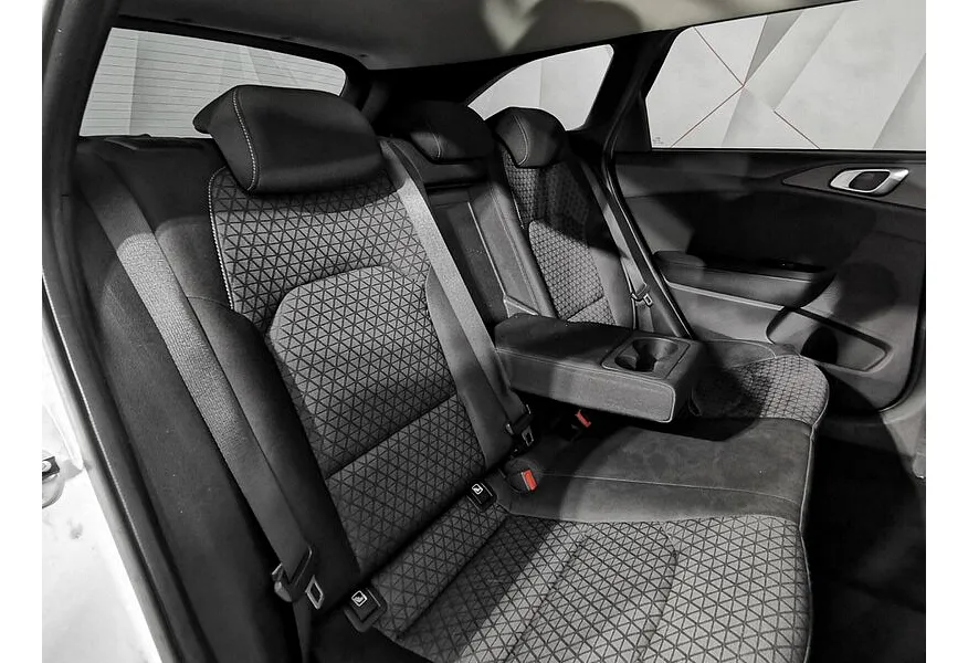 Kia Ceed 1.6 CRDi AMT (136 л.с.) Белый в АВИЛОН. Слайд №16