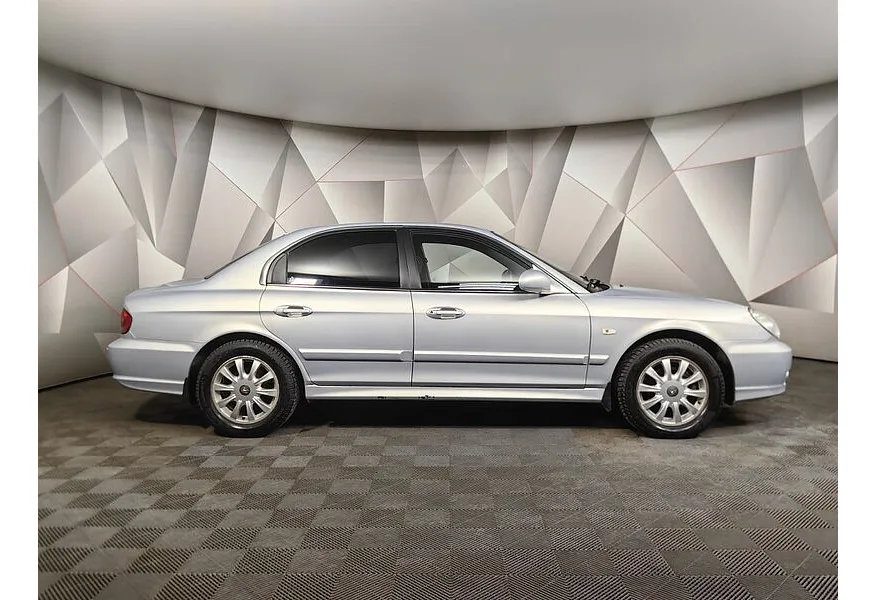 Hyundai Sonata 2.0 AT (150 л.с.) Classic Серебристый в АВИЛОН. Слайд №6
