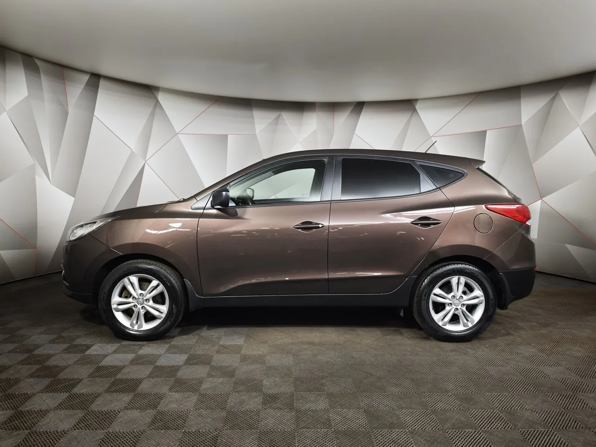Hyundai ix35 2.0 MT 2WD (150 л.с.) Classic Коричневый в АВИЛОН. Слайд №5
