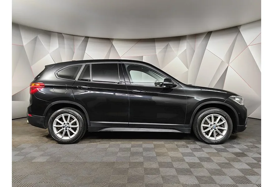 LIVE. Слайд №3