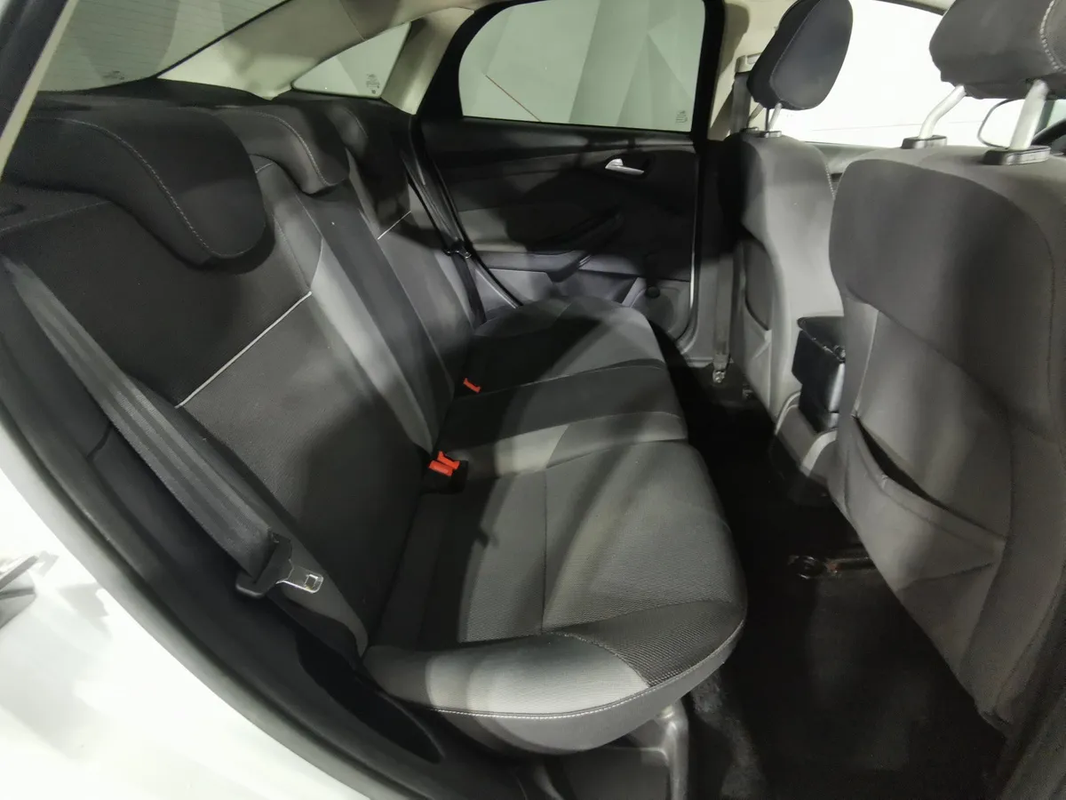 Ford Focus 1.6 MT (105 л.с.) Special Edition Белый в АВИЛОН. Слайд №14