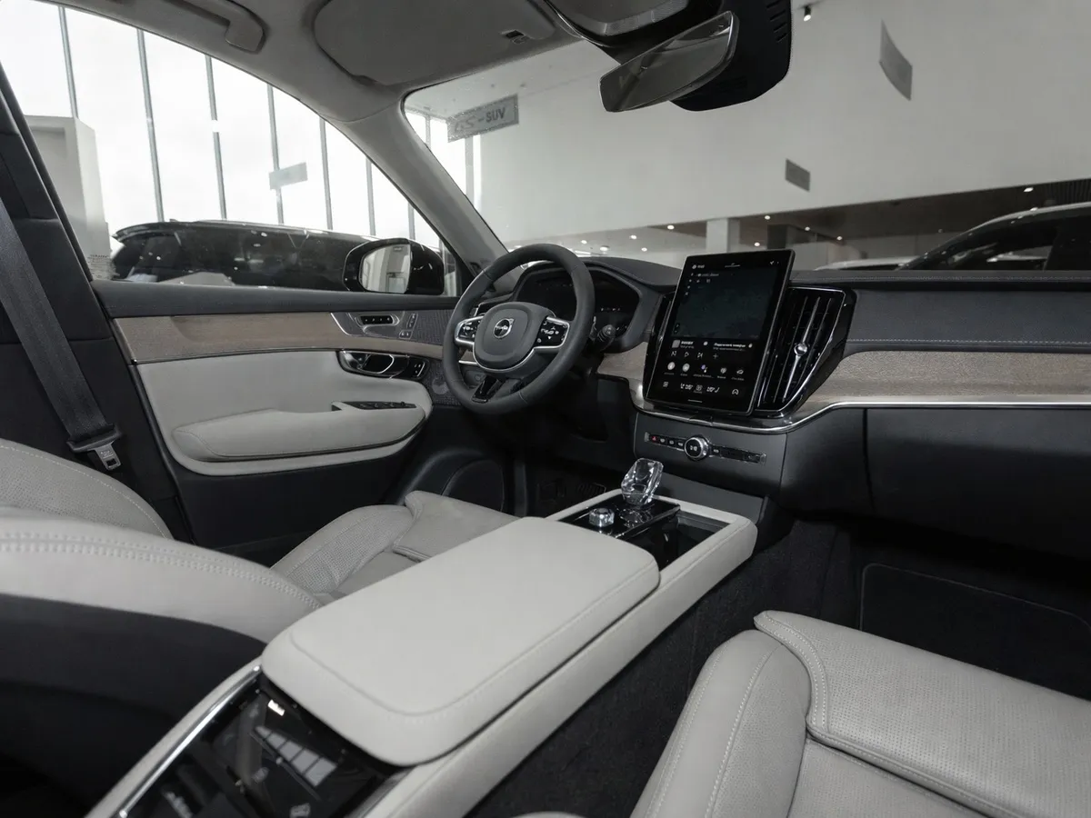 Volvo XC90 2.0 B5 mild hybrid AT AWD (7 мест) (250 л.с.) Ultra Bright Красный в АВИЛОН. Слайд №7