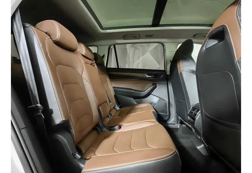 Skoda Kodiaq 2.0 TSI DSG 4WD (220 л.с.) Белый в АВИЛОН. Слайд №16