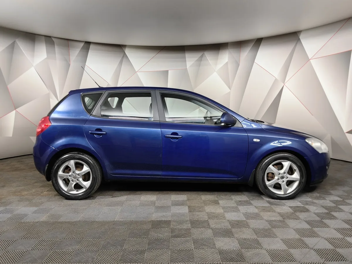 Kia Ceed 2.0 AT (143 л.с.) Синий в АВИЛОН. Слайд №6
