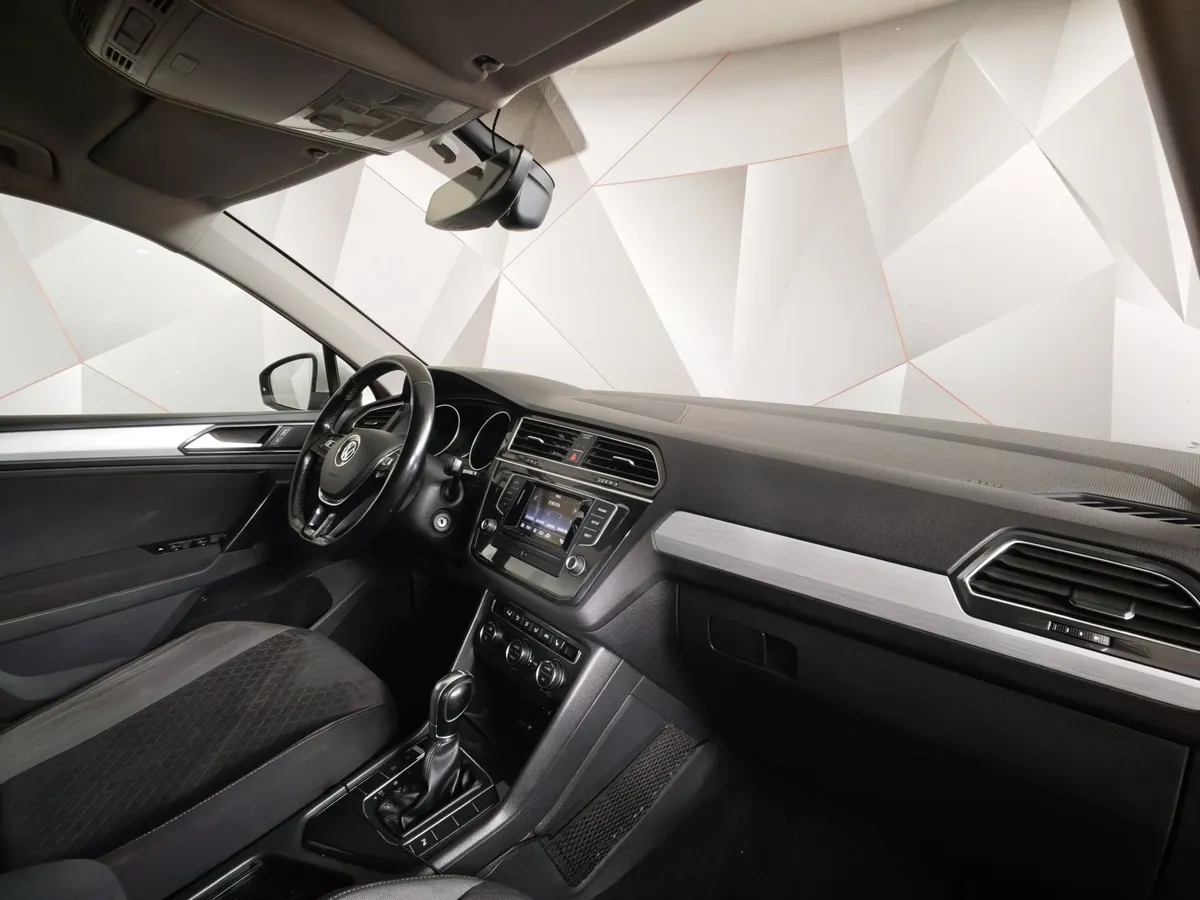 Volkswagen Tiguan 1.4 TSI BlueMotion DSG (150 л.с.) Comfortline Белый в АВИЛОН. Слайд №12
