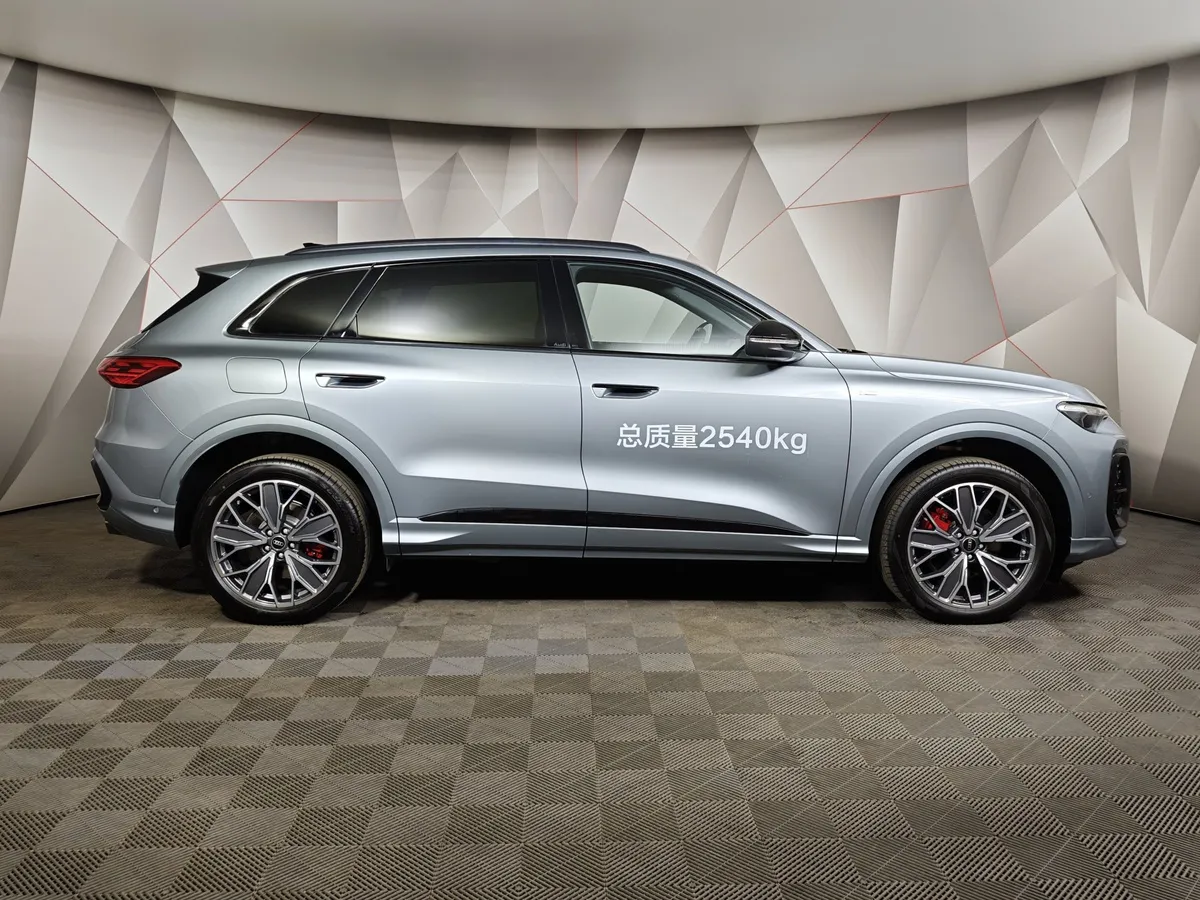Audi Q5 L 2.0 40 TFSI S tronic quattro (272 л.с.) Серый в АВИЛОН. Слайд №6