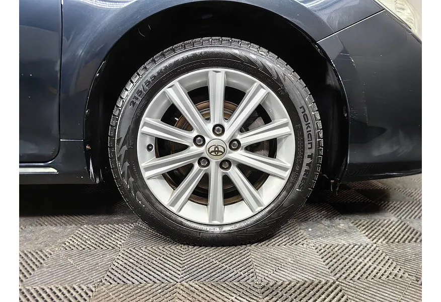 Toyota Camry 2.5 AT (181 л.с.) Серый в АВИЛОН. Слайд №9